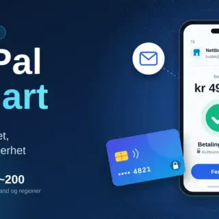 Illustrasjon av en mobil som viser en fullført betaling på 499 kroner, omgitt av et bankkort, et skjold for kjøperbeskyttelse og en mynt med prosenttegn, ved siden av teksten «PayPal forklart – slik fungerer det, gebyrer og sikkerhet».